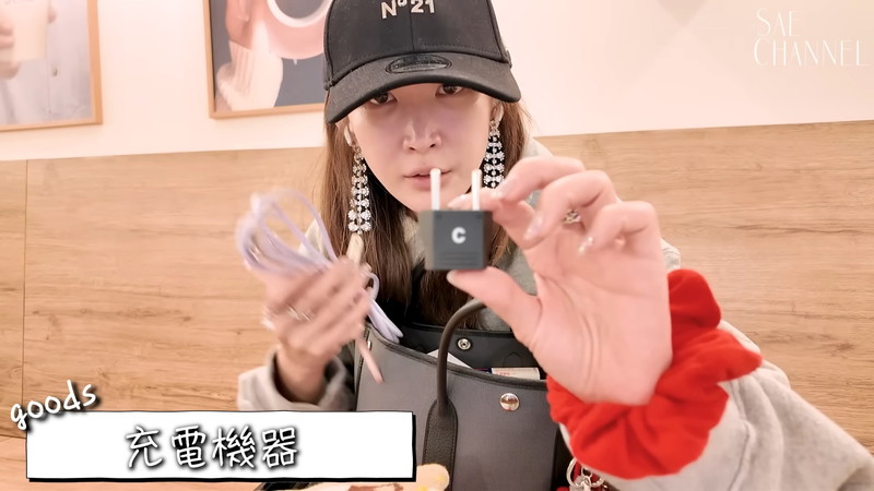 紗栄子、海外持参の“カバンの中身”公開の画像