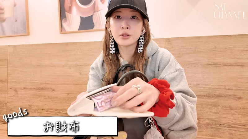 紗栄子、海外持参の“カバンの中身”公開の画像