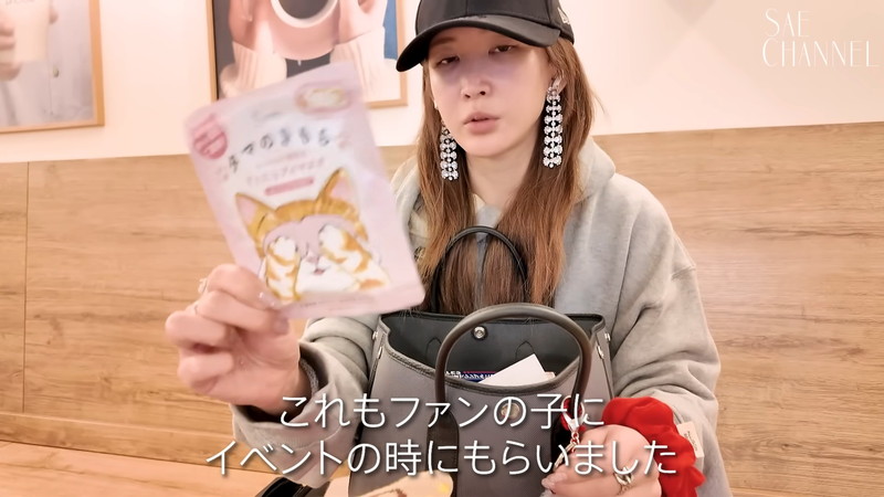 紗栄子、海外持参の“カバンの中身”公開の画像