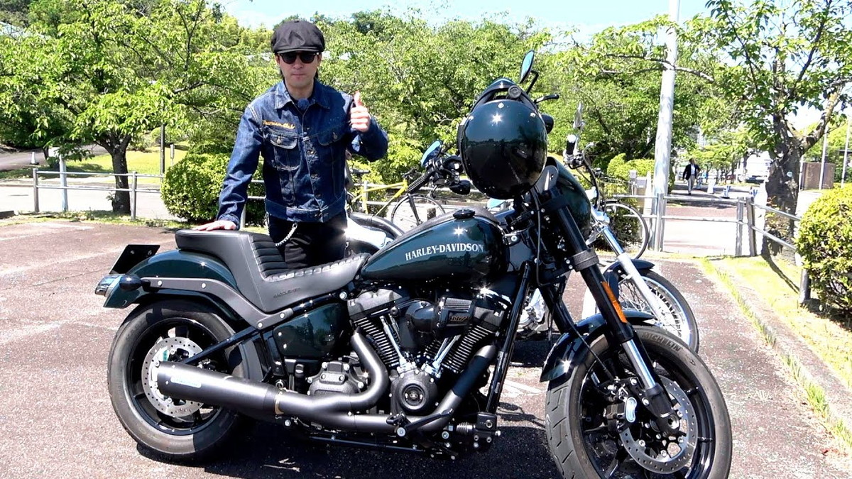 としみつ、愛車ハーレーのカスタム披露