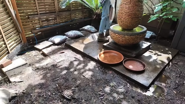 森泉、自宅の庭をDIYの画像