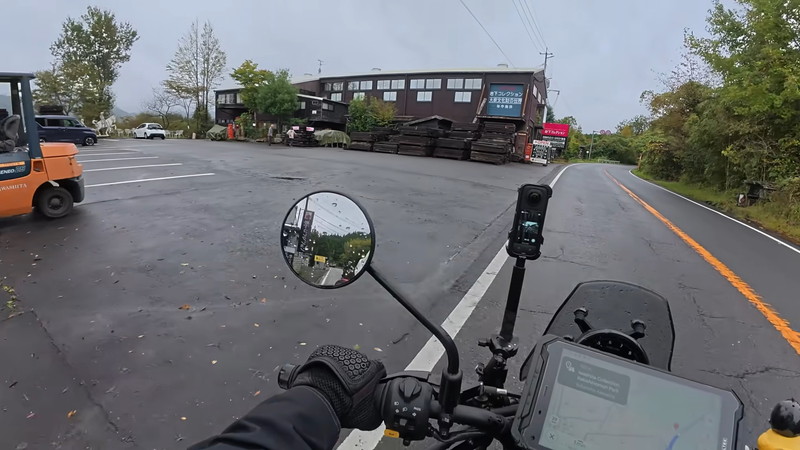 人気カップルYouTuber、激レアバイクに驚愕の画像