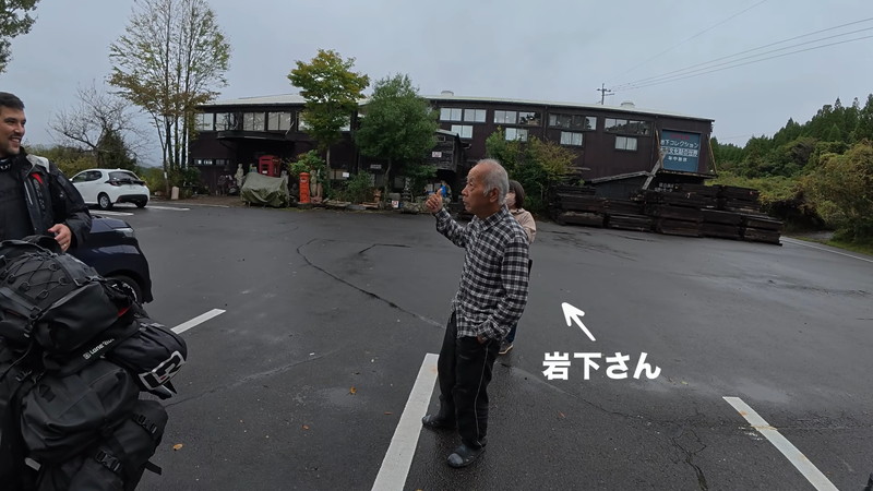 人気カップルYouTuber、激レアバイクに驚愕の画像