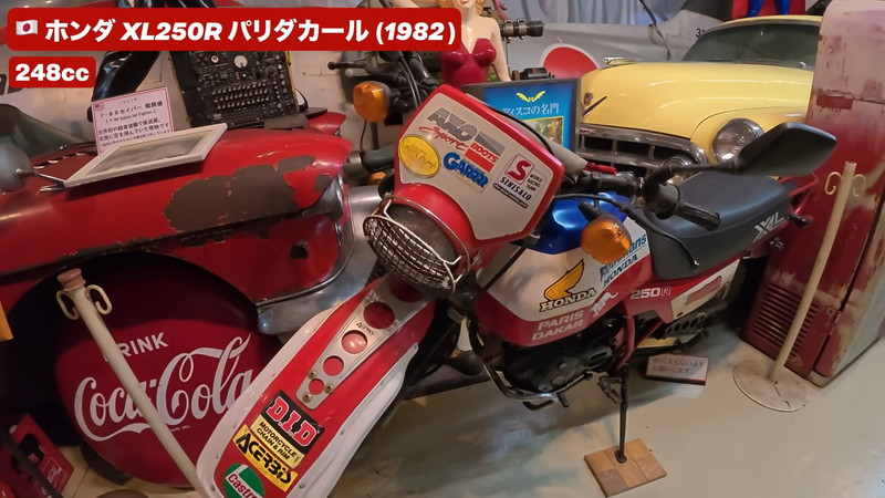 人気カップルYouTuber、激レアバイクに驚愕の画像