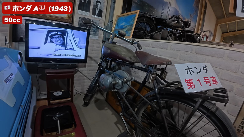 人気カップルYouTuber、激レアバイクに驚愕の画像