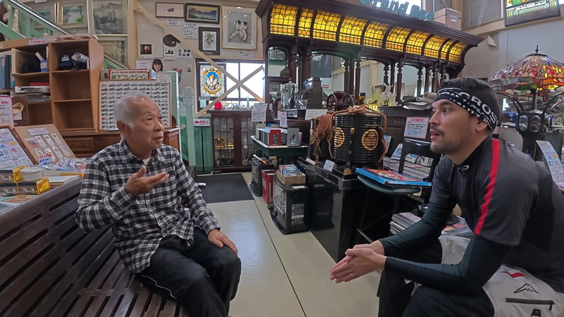 人気カップルYouTuber、激レアバイクに驚愕の画像