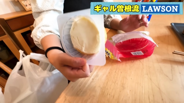 ギャル曽根、ローソンで爆買いの画像