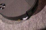 狭い場所もスイスイと。Roborockの最新ロボット掃除機の画像