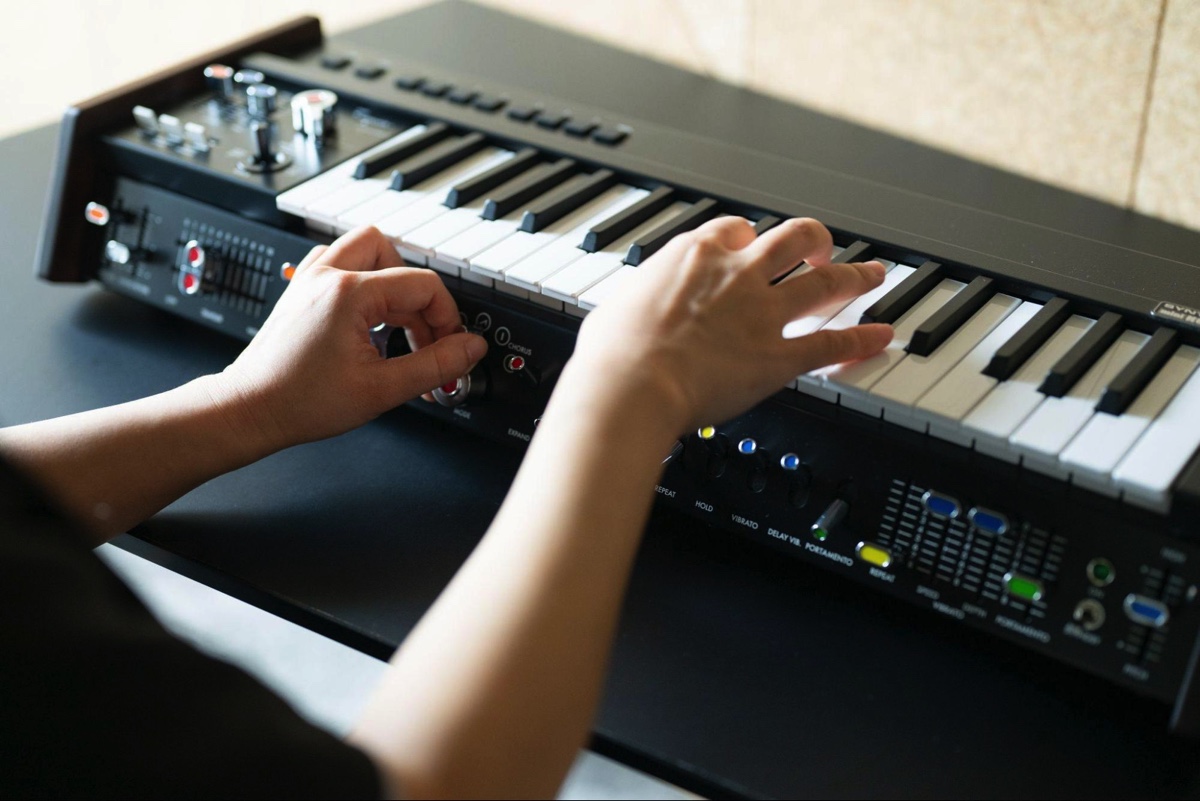 武田理沙が語る『miniKORG 700Sm』の“遊び心”の画像