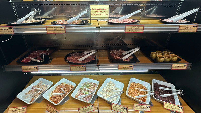 mii、大胆コーデで“激安食べ放題”を堪能の画像