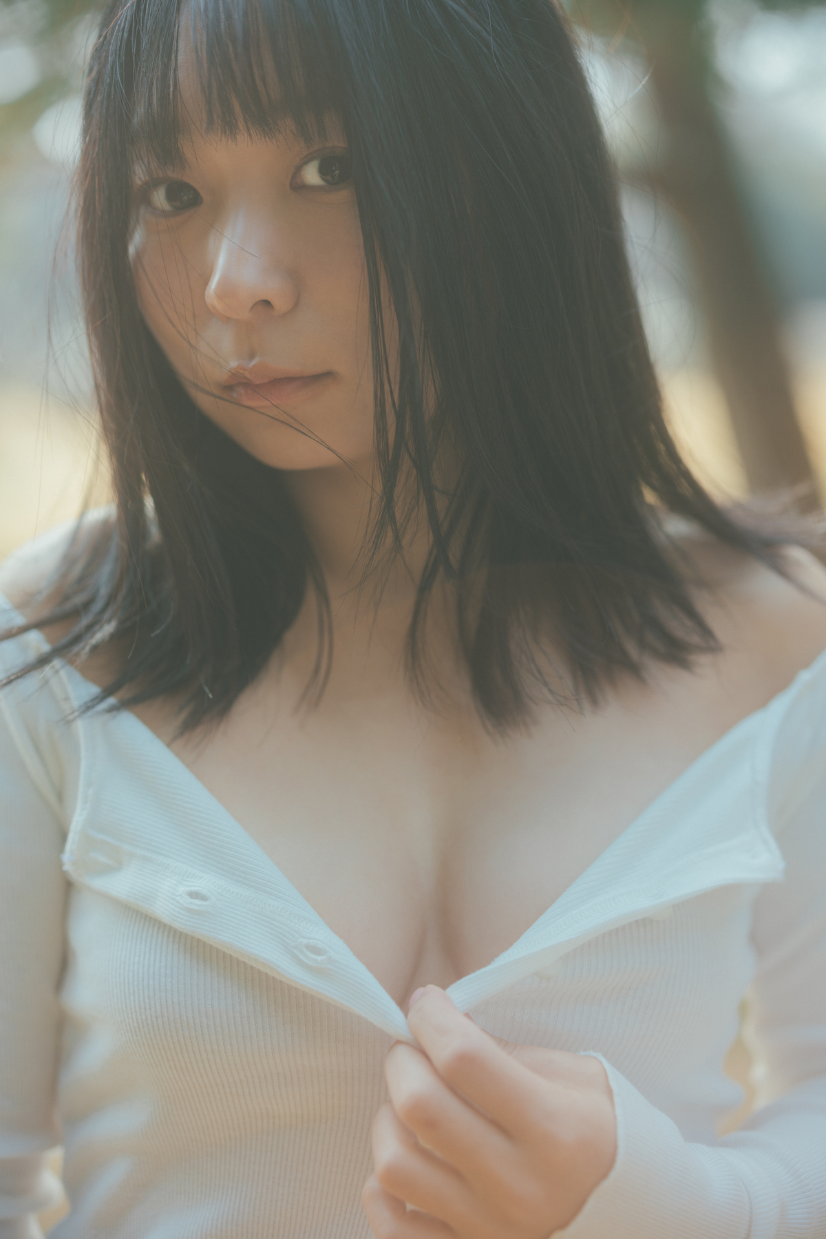 アンゴラ村長、自身初のグラビア写真集発売の画像