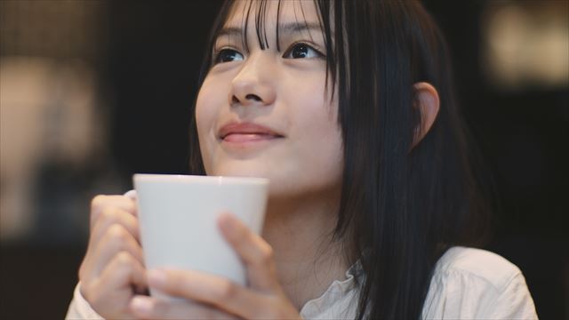 モスバーガー新ブランドCM『食べるHAPPY』篇より