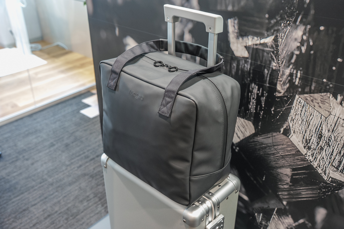 マグネシウム製スーツケース『Magne Suitcase』の画像
