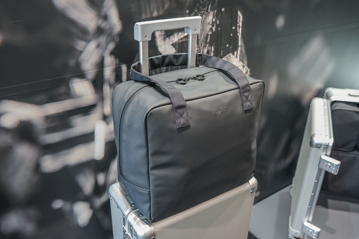 マグネシウム製スーツケース『Magne Suitcase』の画像