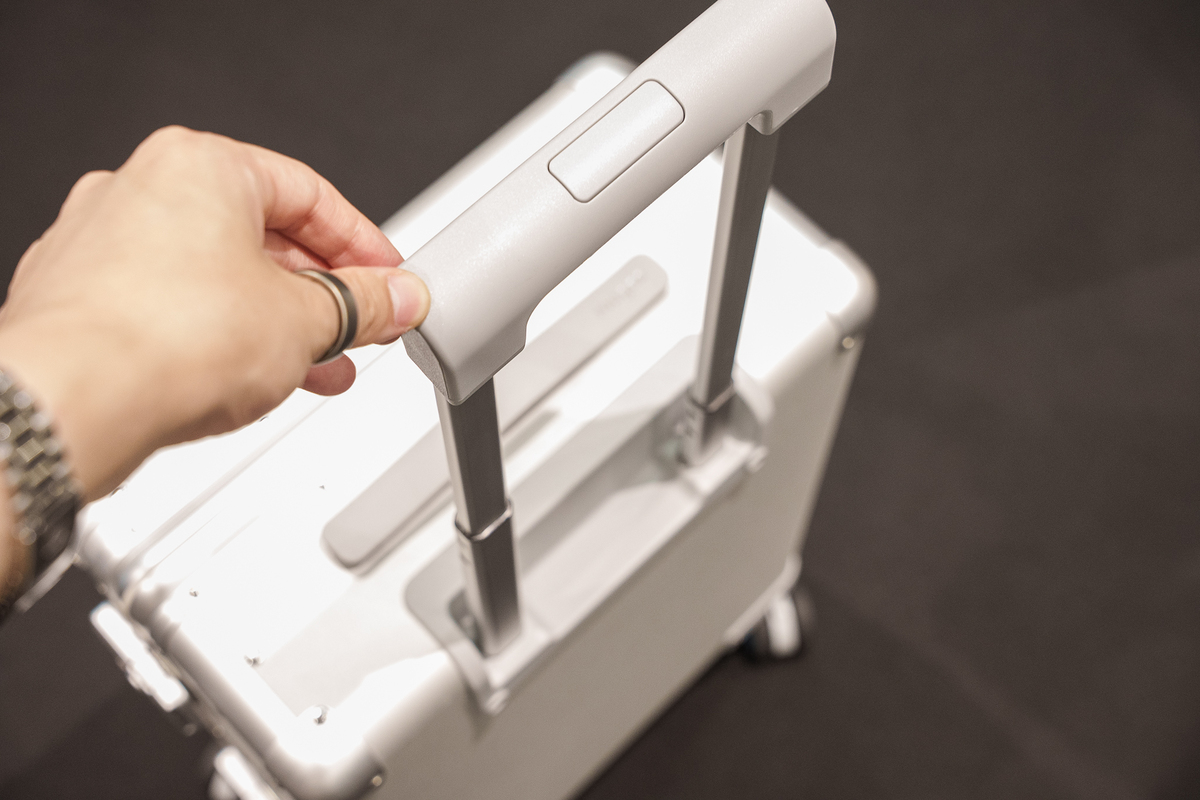 マグネシウム製スーツケース『Magne Suitcase』の画像