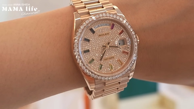 石田杏奈、総額1500万のプレゼント開封の画像