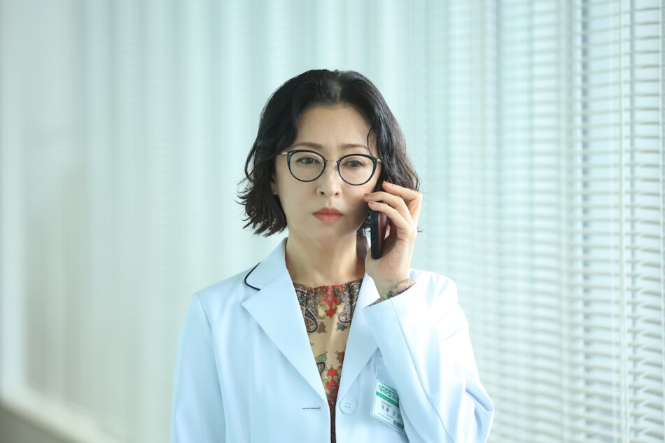 松雪泰子、『最後の鑑定人』でスゴ腕研究官に 「藤木さんとの