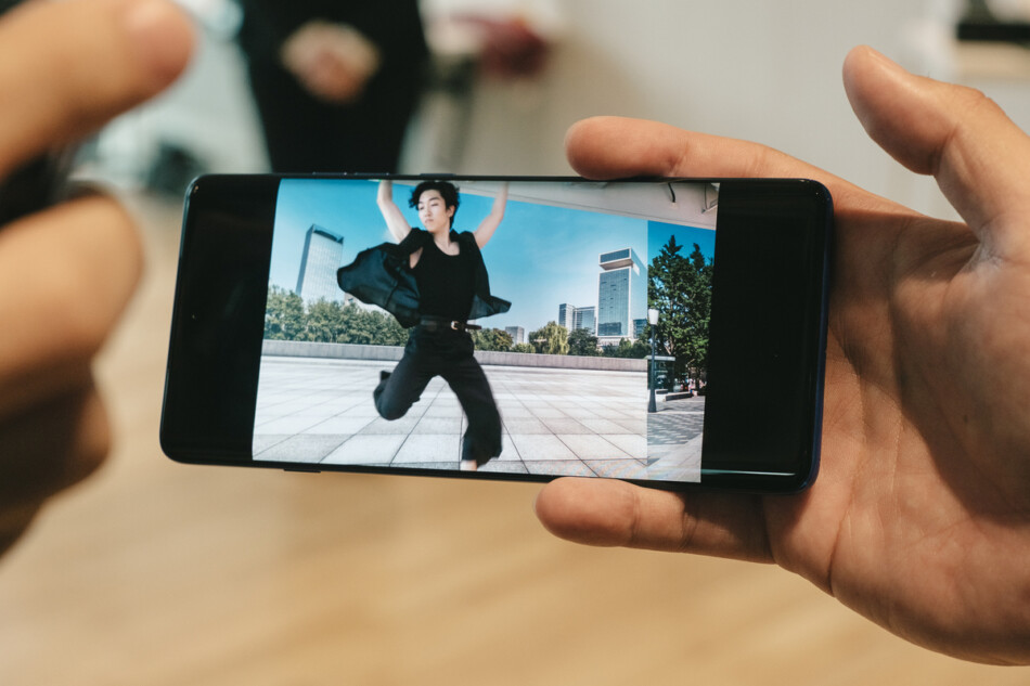 モトローラ、新スマホ『motorola edge 60 pro』登場