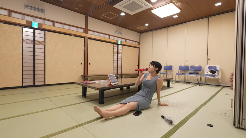 mii、大胆ワンピで“格安宿”を満喫の画像