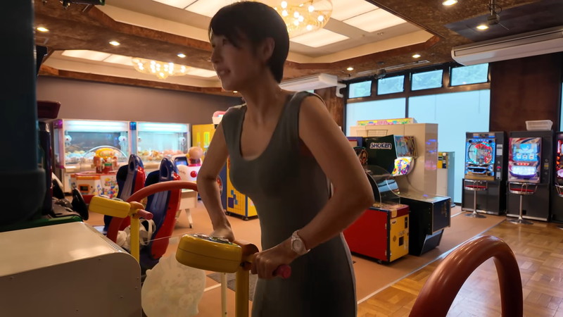 mii、大胆ワンピで“格安宿”を満喫の画像