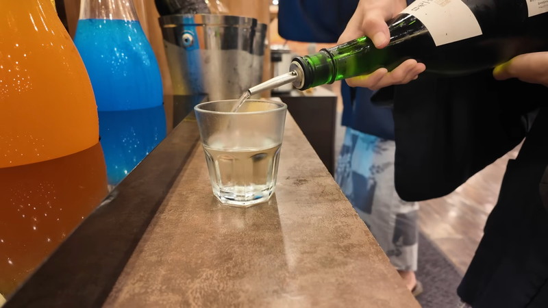 mii、大胆ワンピで“格安宿”を満喫の画像