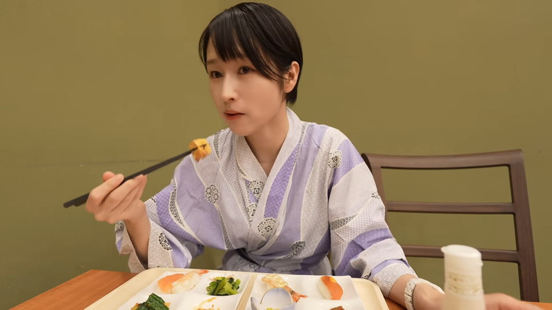 mii、大胆ワンピで“格安宿”を満喫の画像