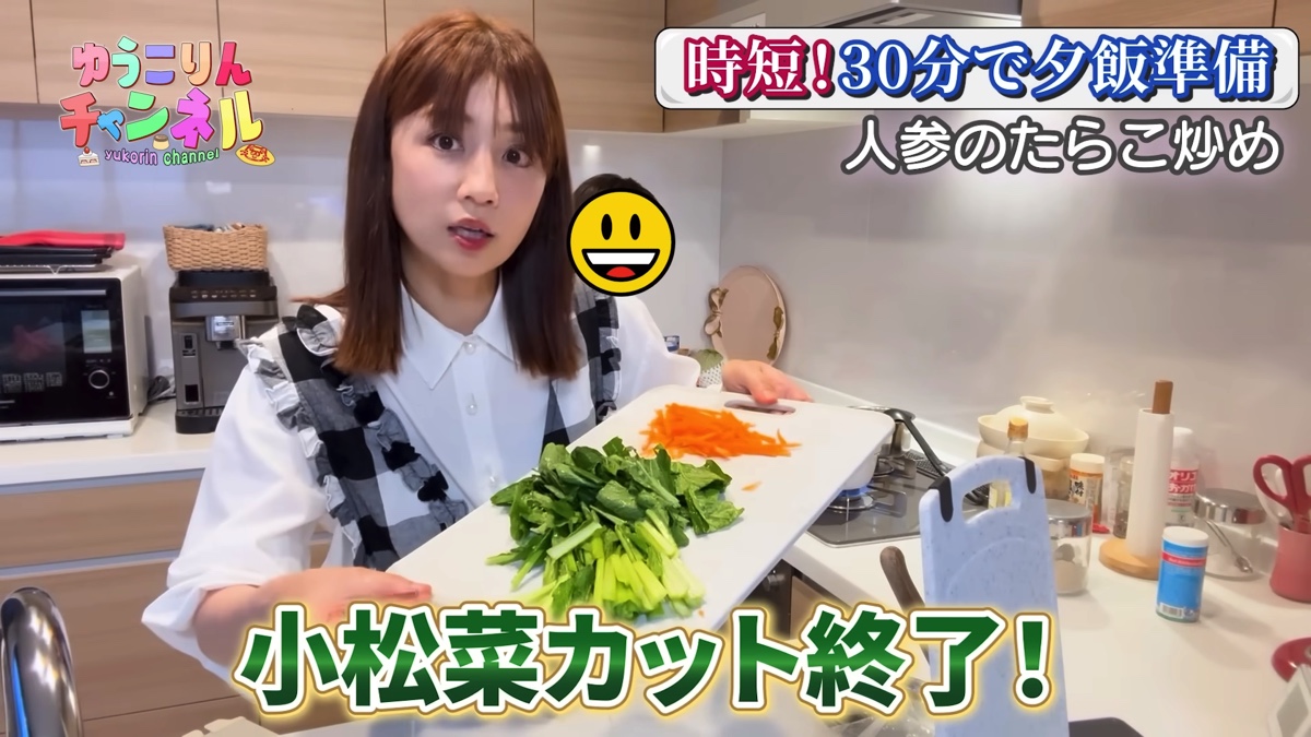 小倉優子、長男と夕食作りの画像