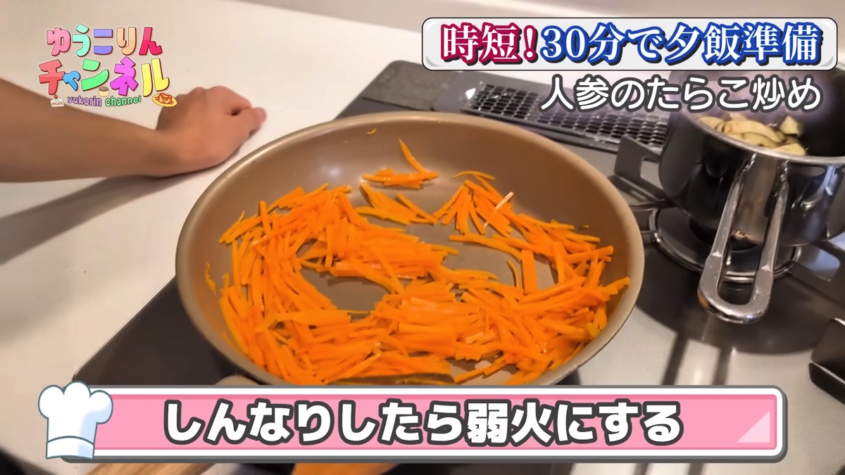 小倉優子、長男と夕食作りの画像