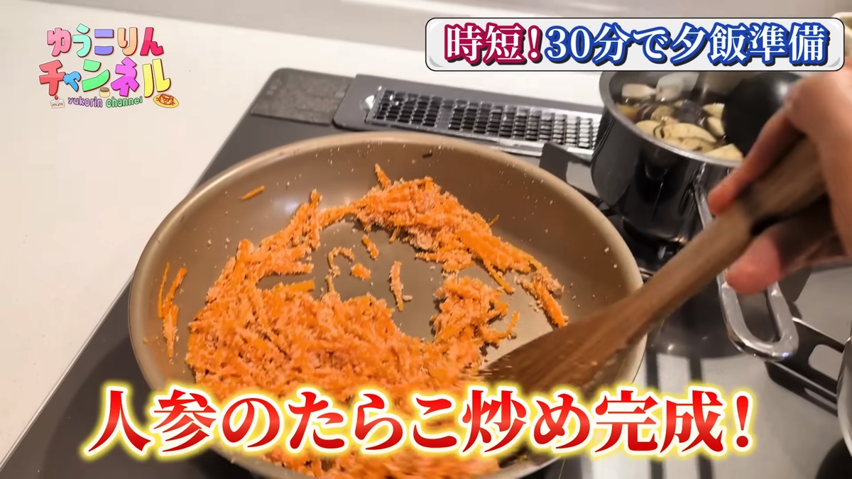 小倉優子、長男と夕食作りの画像