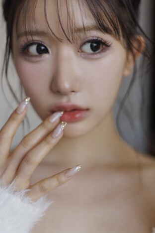 伊藤桃々、ファッションから恋愛観まで赤裸々に語る　『好きになれる自分のつくりかた』