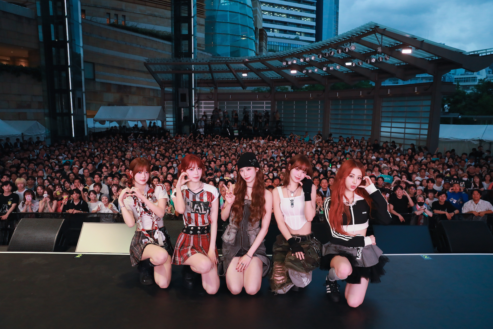 LE SSERAFIM (P)&(C) SOURCE MUSIC