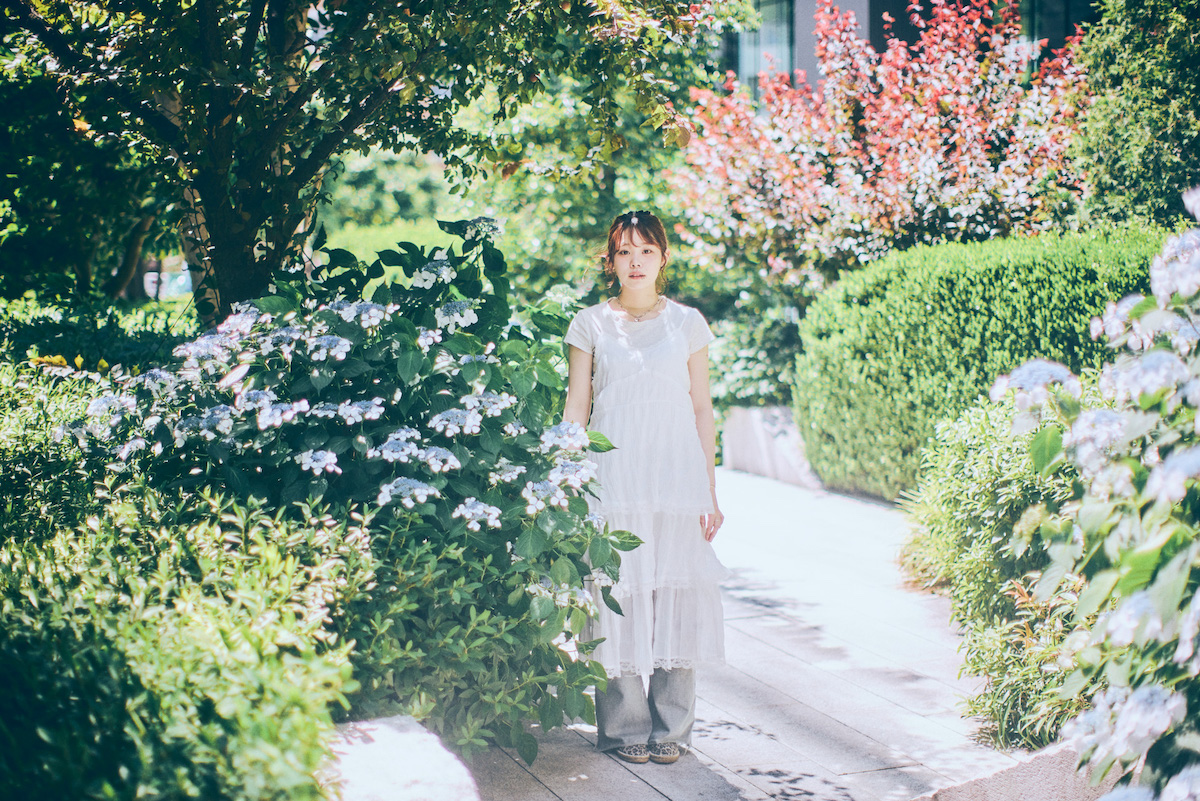 裸のままで向き合う弾き語りへの思い、山本珠羽が“歌う”理由