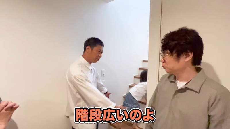 パンサー尾形、新居のリビングを公開の画像