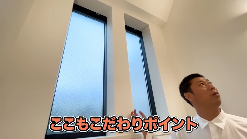 パンサー尾形、新居のリビングを公開の画像