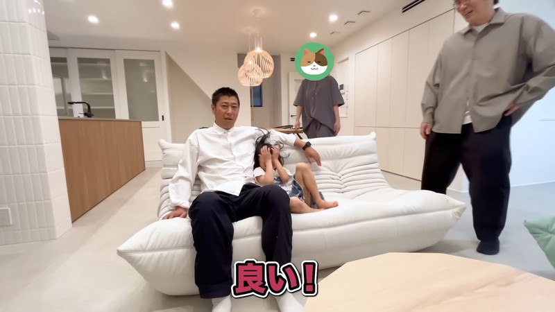 パンサー尾形、新居のリビングを公開の画像