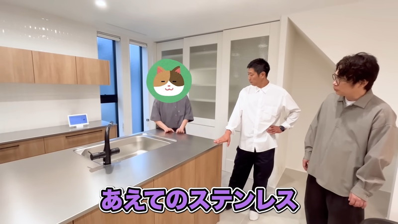 パンサー尾形、新居のリビングを公開の画像