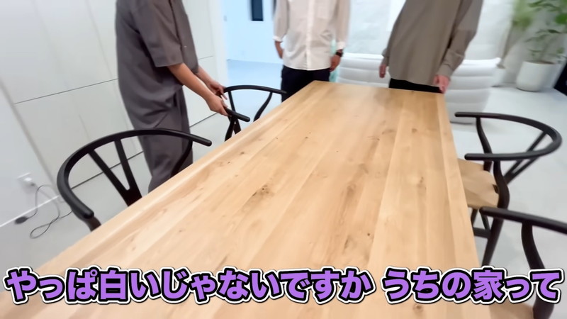 パンサー尾形、新居のリビングを公開の画像