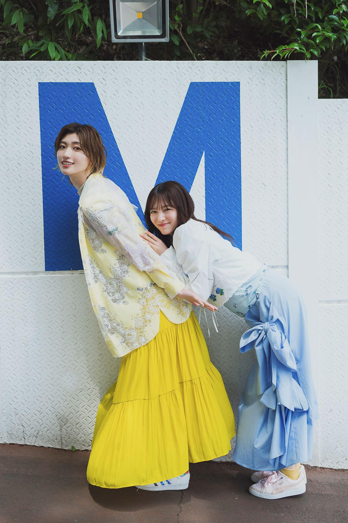 小林歌穂&中山莉子、最後のペアグラビアの画像