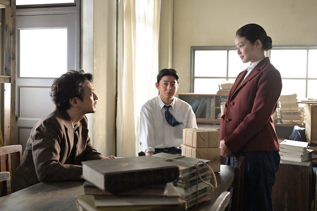 『あんぱん』第67話、嵩と健太郎が雑貨店の画像