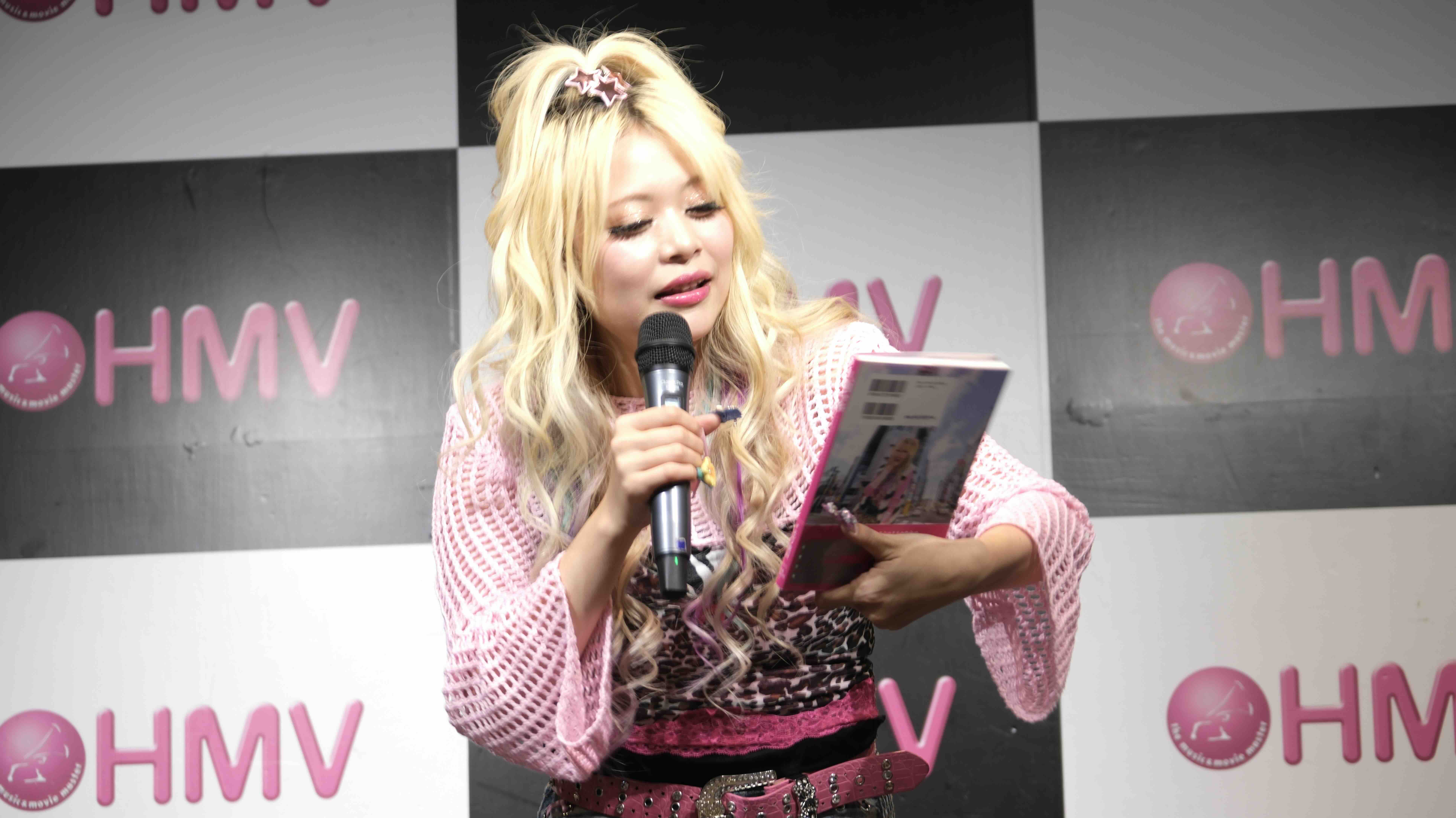 エルフ荒川、フォトエッセイ出版記者会見の画像