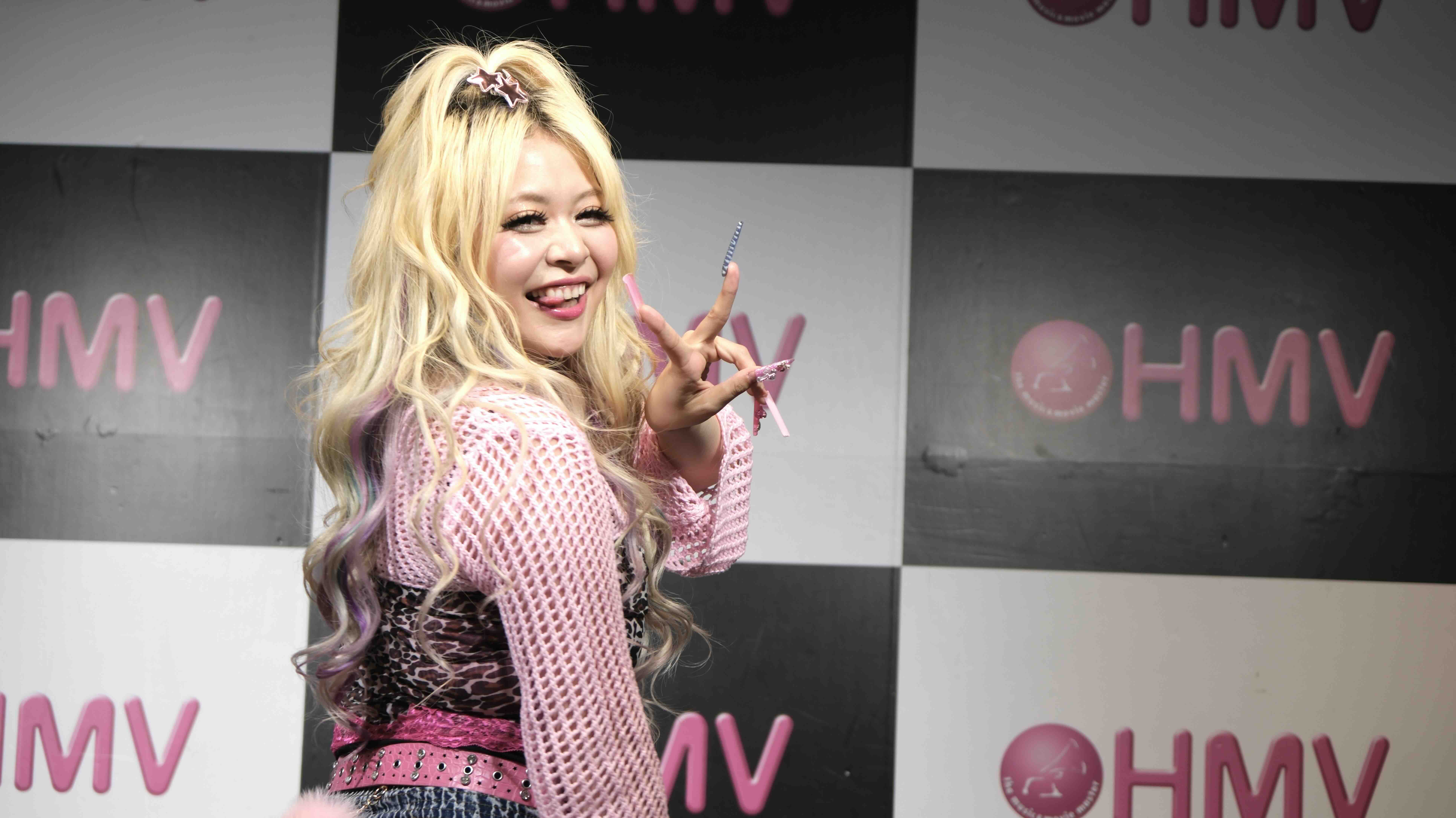 エルフ荒川、フォトエッセイ出版記者会見の画像