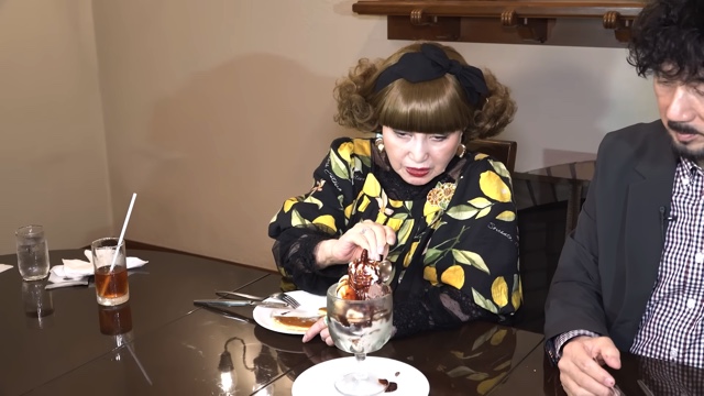 黒柳徹子、『ロイヤルホスト』で10品爆食の画像