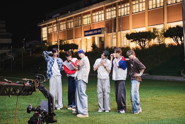 TWS「はじめまして」ビハインド写真