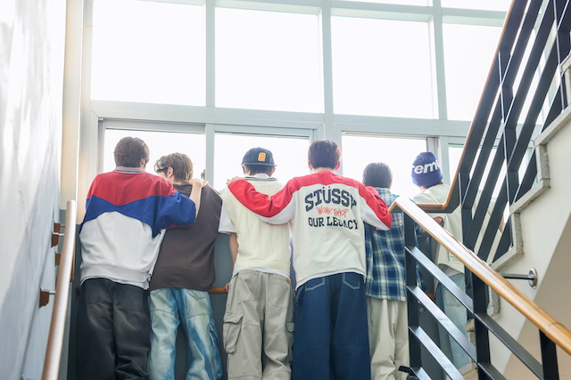 TWS「はじめまして」ビハインド写真