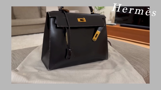 初代バチェロレッテ、私物の鞄を紹介の画像