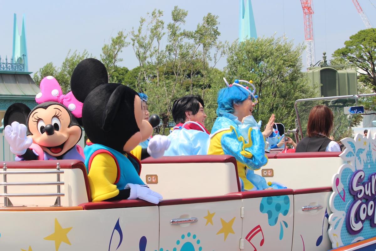 Mrs. GREEN APPLE ディズニーでの撮り下ろし（写真＝渡辺彰浩）