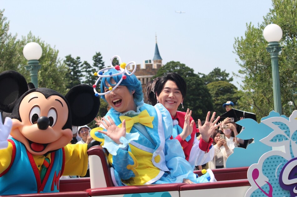 ミセス、ディズニーランドにサプライズ登場