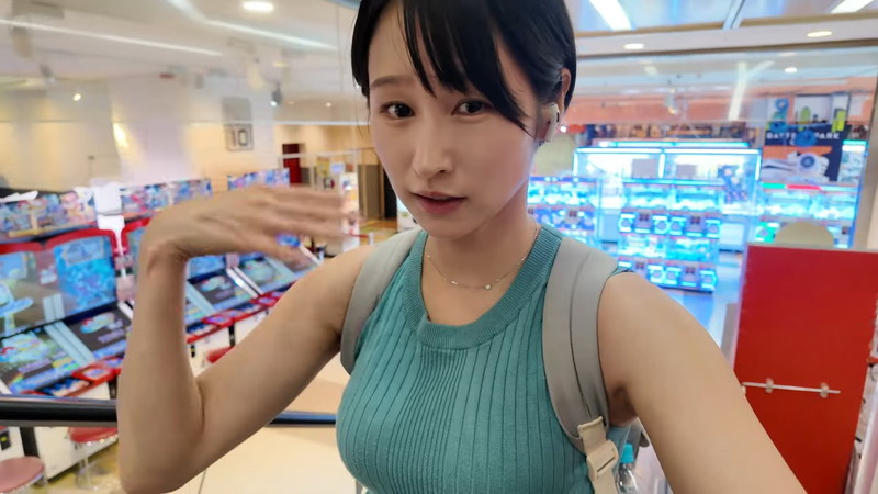 女性YouTuber、タンクトップ姿に「可愛すぎる」の画像