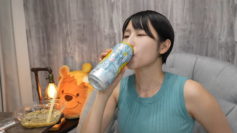 女性YouTuber、タンクトップ姿に「可愛すぎる」の画像