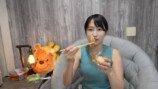 女性YouTuber、タンクトップ姿に「可愛すぎる」の画像